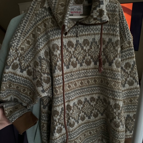 Women’s Cozy Patterned QuarterZip - Picture 3 of 4